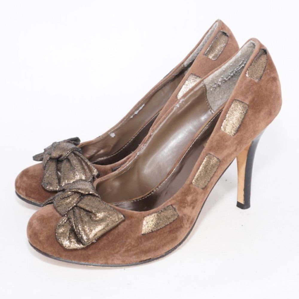 MIA Brown Suede Round Toe Pumps with Metallic Bow, Size 8